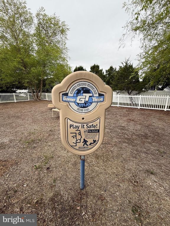 Image 11 of property listing at 9823 GOLF COURSE RD #20, Ocean City, MD 21842