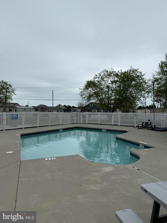 Image 13 of property listing at 9823 GOLF COURSE RD #20, Ocean City, MD 21842