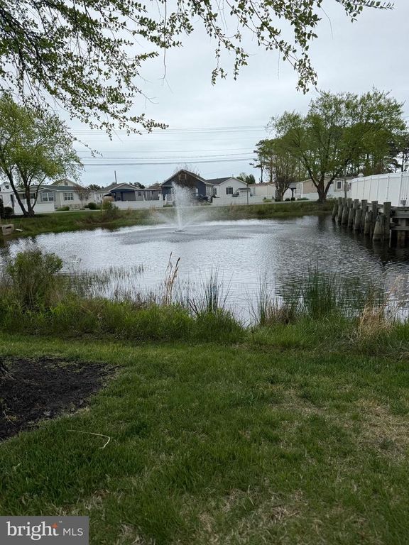 Image 14 of property listing at 9823 GOLF COURSE RD #20, Ocean City, MD 21842