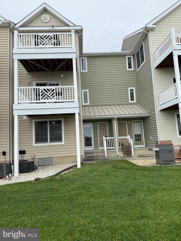 Image 20 of property listing at 9823 GOLF COURSE RD #20, Ocean City, MD 21842