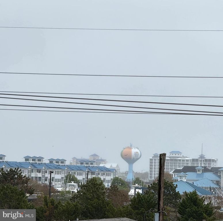 Image 6 of property listing at 9823 GOLF COURSE RD #20, Ocean City, MD 21842