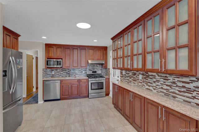 932 Cherry Lane, Floral Park, NY 11001