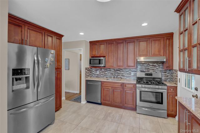 932 Cherry Lane, Floral Park, NY 11001