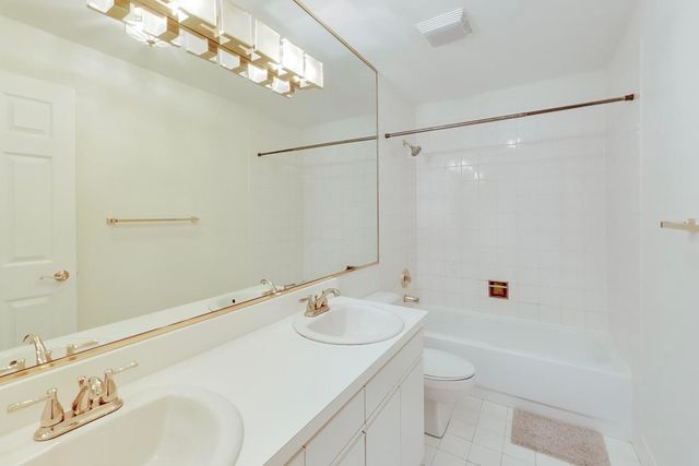 170 manchester Drive 306, Buffalo Grove, IL 60089