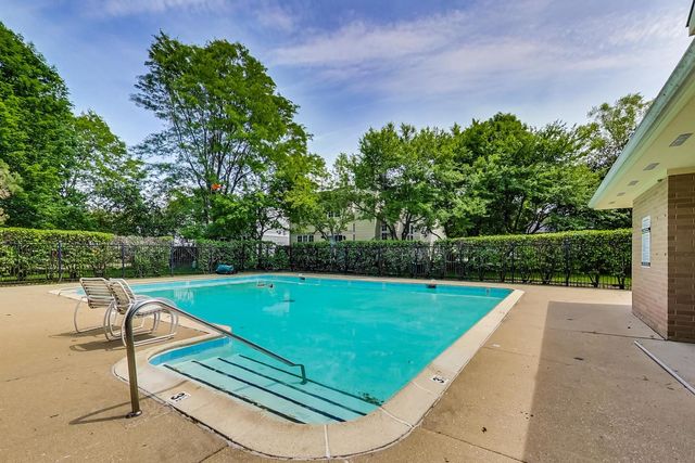 170 manchester Drive 306, Buffalo Grove, IL 60089