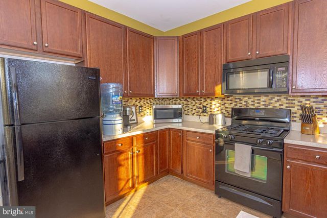 832 TIMBERLAKE DR, Ewing, NJ 08618