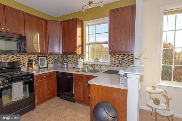 832 TIMBERLAKE DR, Ewing, NJ 08618