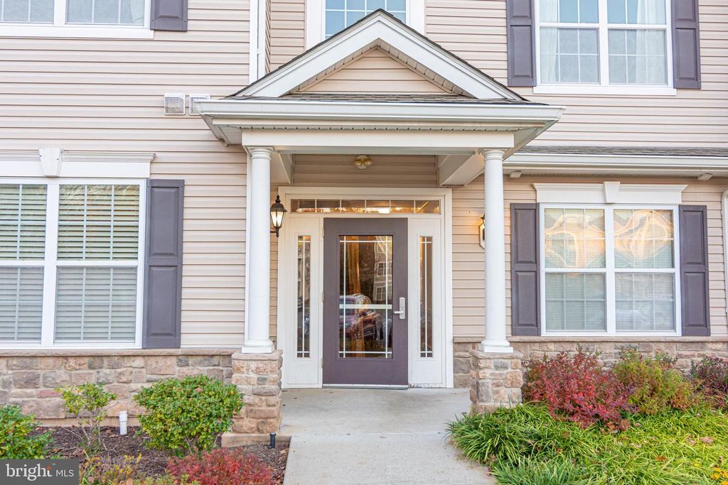 832 TIMBERLAKE DR, Ewing, NJ 08618
