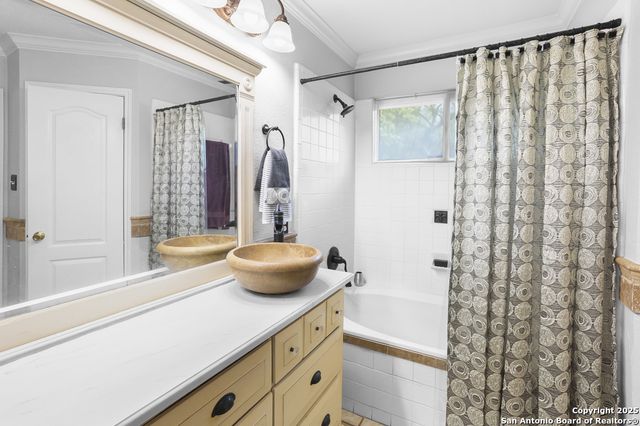 16 PEMBROKE LANE, San Antonio, TX 78240