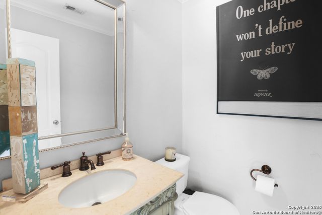 16 PEMBROKE LANE, San Antonio, TX 78240