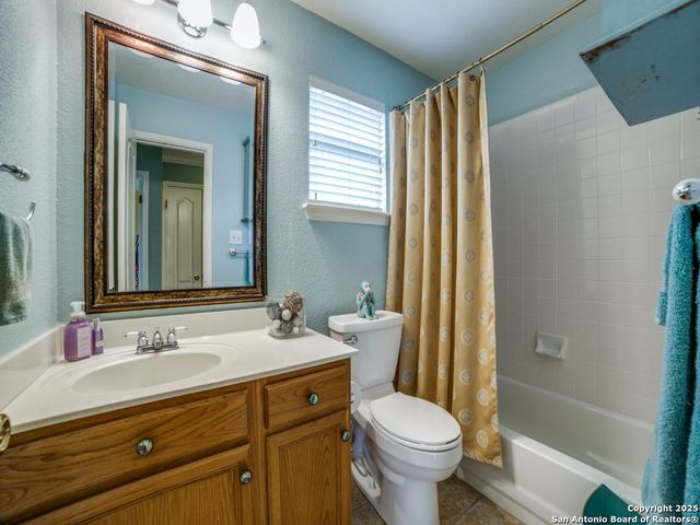 16 PEMBROKE LANE, San Antonio, TX 78240