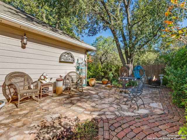 16 PEMBROKE LANE, San Antonio, TX 78240