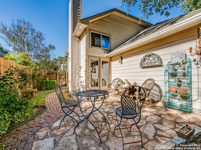 16 PEMBROKE LANE, San Antonio, TX 78240
