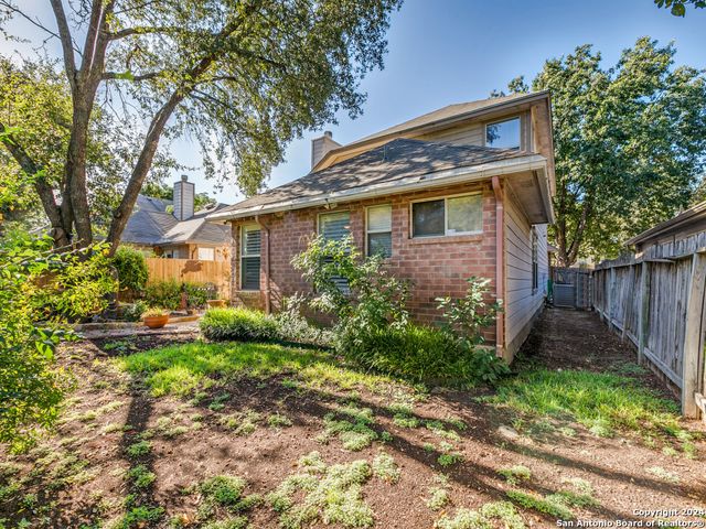 16 PEMBROKE LANE, San Antonio, TX 78240