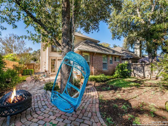 16 PEMBROKE LANE, San Antonio, TX 78240