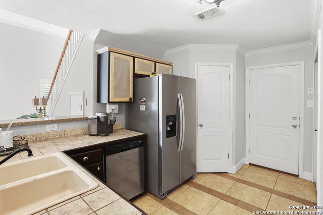 16 PEMBROKE LANE, San Antonio, TX 78240