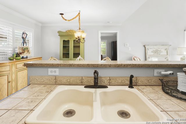 16 PEMBROKE LANE, San Antonio, TX 78240