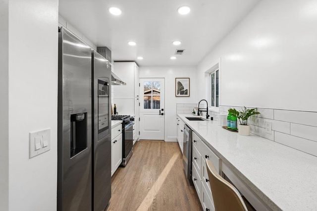 579 Green Manor Court, Palo Alto, CA 94301