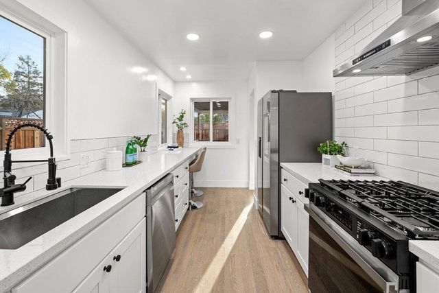 579 Green Manor Court, Palo Alto, CA 94301