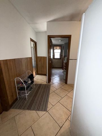 143 Greenwood St, Gardner, MA 01440