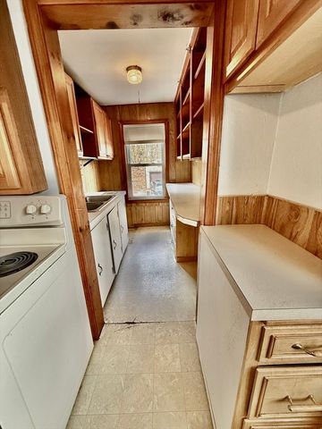 143 Greenwood St, Gardner, MA 01440