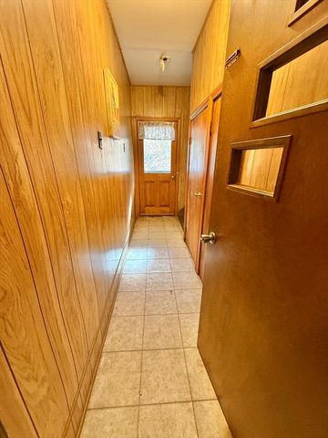 143 Greenwood St, Gardner, MA 01440