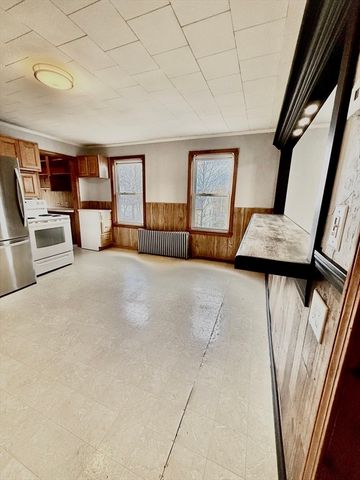 143 Greenwood St, Gardner, MA 01440