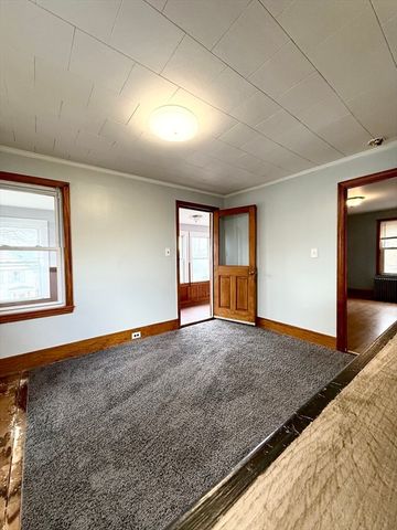 143 Greenwood St, Gardner, MA 01440