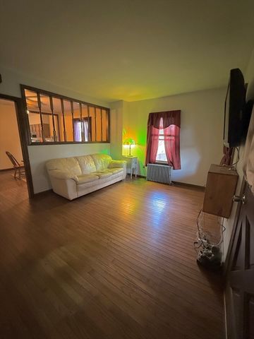 143 Greenwood St, Gardner, MA 01440