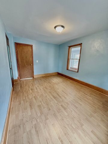 143 Greenwood St, Gardner, MA 01440