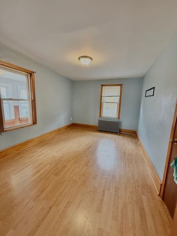 143 Greenwood St, Gardner, MA 01440