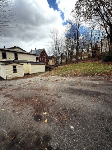 143 Greenwood St, Gardner, MA 01440