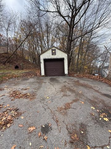 143 Greenwood St, Gardner, MA 01440