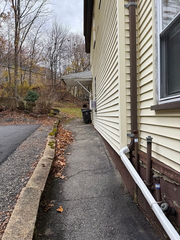 143 Greenwood St, Gardner, MA 01440