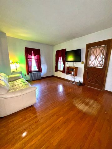 143 Greenwood St, Gardner, MA 01440