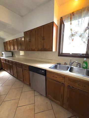 143 Greenwood St, Gardner, MA 01440