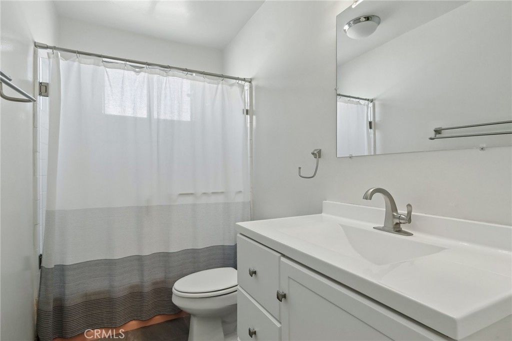 Image 10 of property listing at 4358 Mammoth Avenue 14, Sherman Oaks, CA 91423
