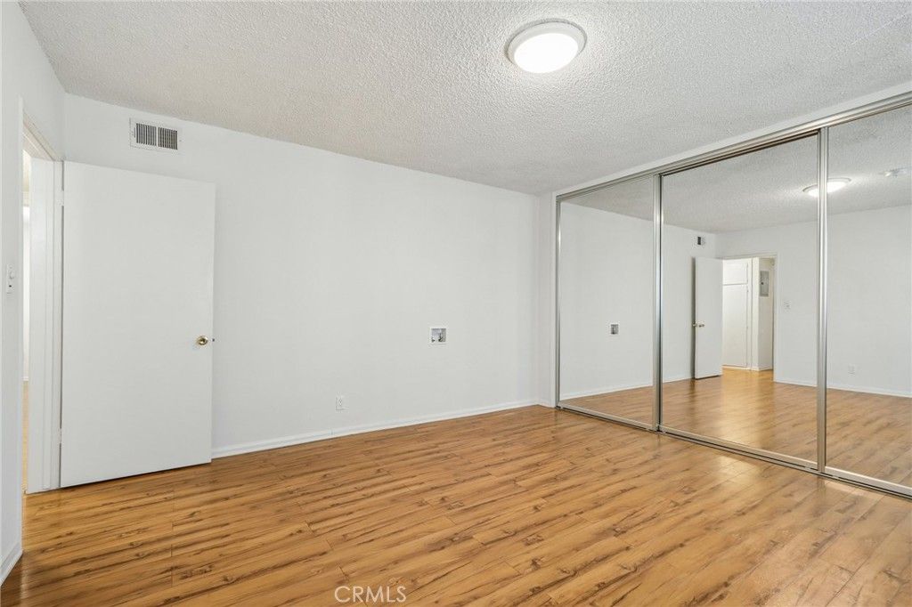 Image 13 of property listing at 4358 Mammoth Avenue 14, Sherman Oaks, CA 91423