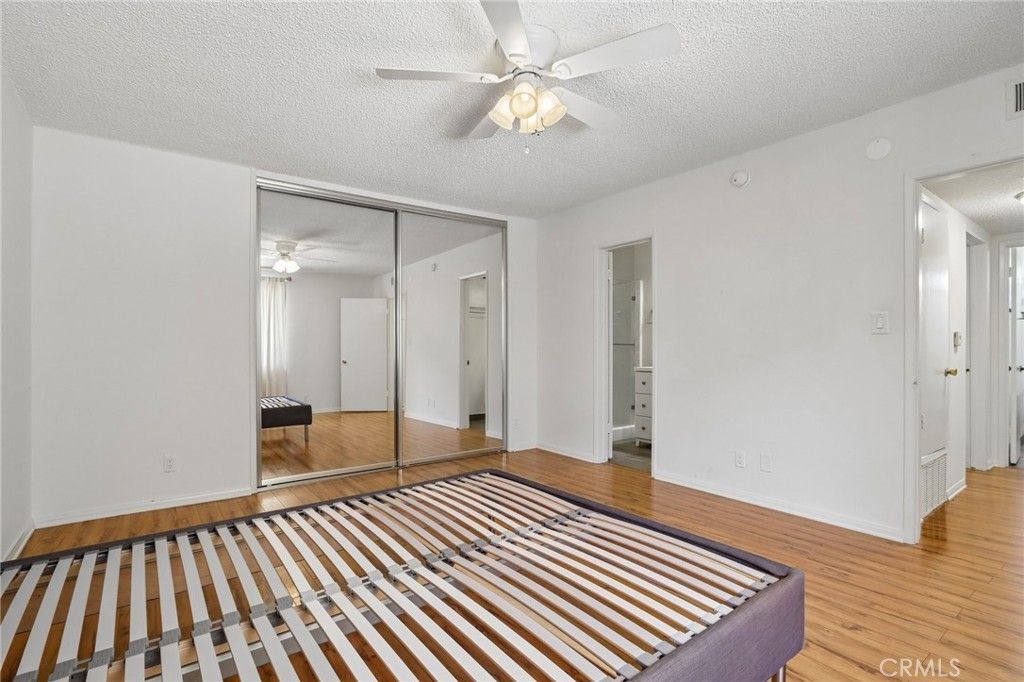 Image 16 of property listing at 4358 Mammoth Avenue 14, Sherman Oaks, CA 91423