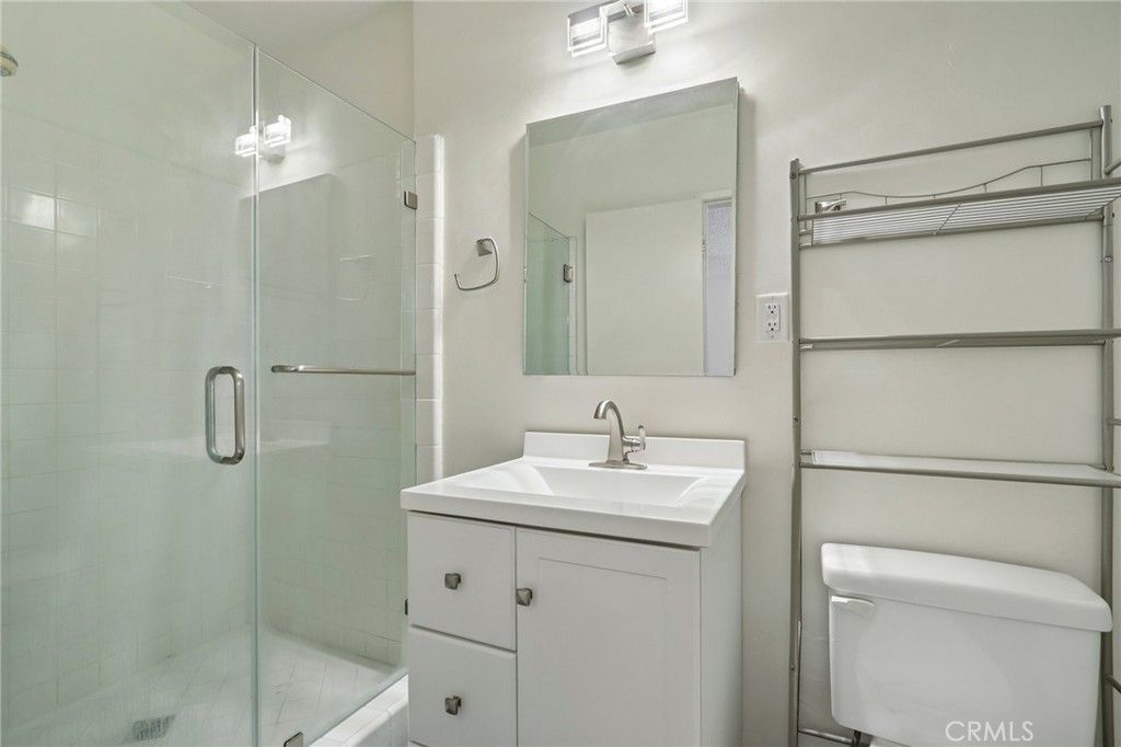 Image 17 of property listing at 4358 Mammoth Avenue 14, Sherman Oaks, CA 91423