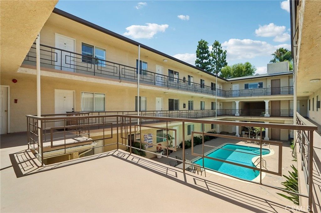 Image 18 of property listing at 4358 Mammoth Avenue 14, Sherman Oaks, CA 91423