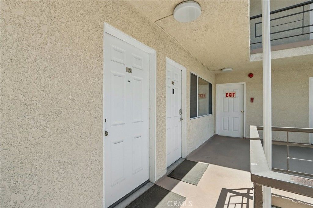 Image 2 of property listing at 4358 Mammoth Avenue 14, Sherman Oaks, CA 91423