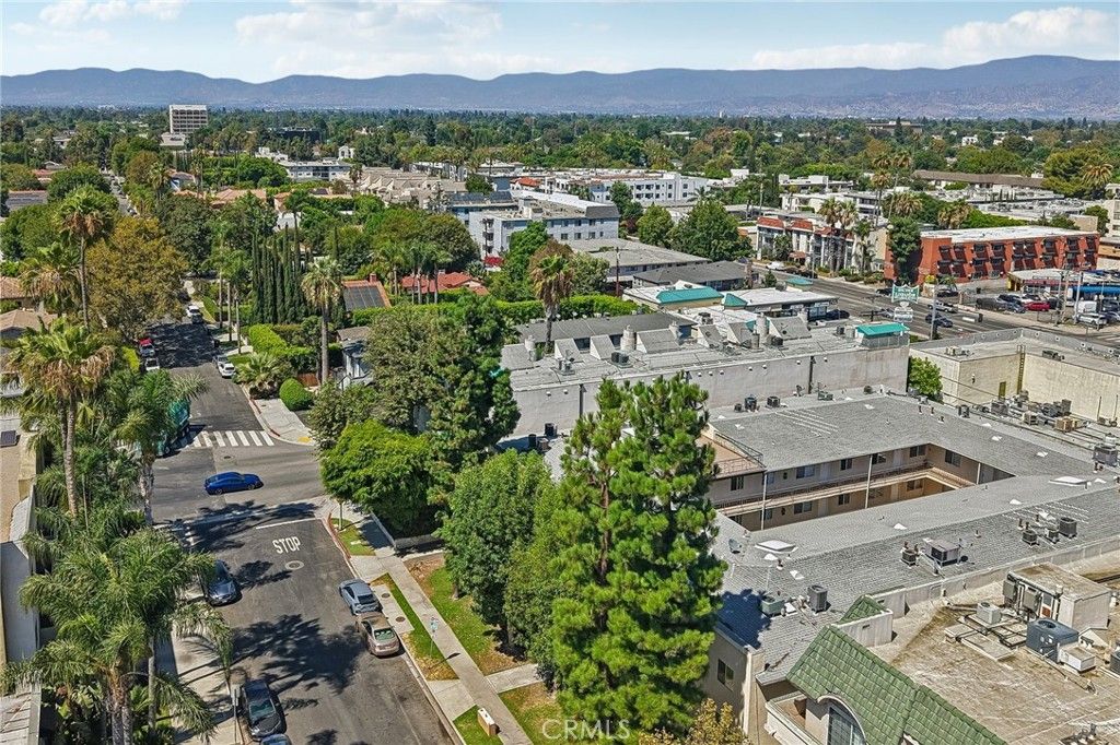 Image 21 of property listing at 4358 Mammoth Avenue 14, Sherman Oaks, CA 91423