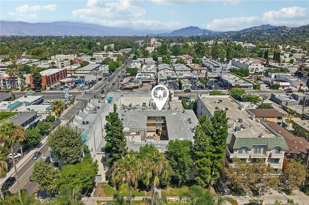Image 23 of property listing at 4358 Mammoth Avenue 14, Sherman Oaks, CA 91423