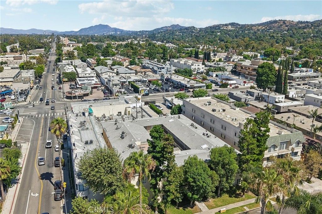 Image 24 of property listing at 4358 Mammoth Avenue 14, Sherman Oaks, CA 91423