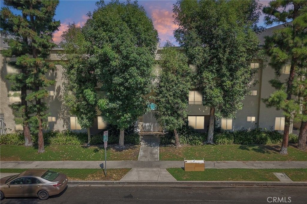 Image 26 of property listing at 4358 Mammoth Avenue 14, Sherman Oaks, CA 91423