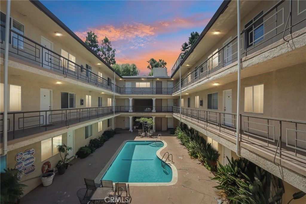 Image 27 of property listing at 4358 Mammoth Avenue 14, Sherman Oaks, CA 91423