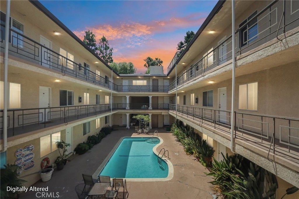 Image 29 of property listing at 4358 Mammoth Avenue 14, Sherman Oaks, CA 91423