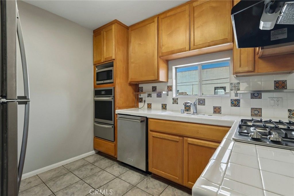 Image 8 of property listing at 4358 Mammoth Avenue 14, Sherman Oaks, CA 91423