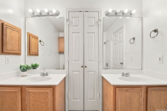 1318 SUMMERWOOD DR, New Braunfels, TX 78130